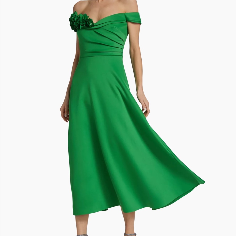 Beautiful Kelly Green colored Badgley Mischka dress, size 4, NWT
